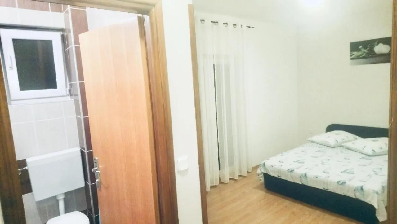 Апартаменты Apartmani Niko 1 Radovin